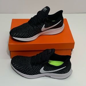 Like new! Nike Men’s black athletic shoe